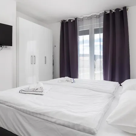 Cozy In Rab With Outdoor Swimming Pool Holiday home Lopar