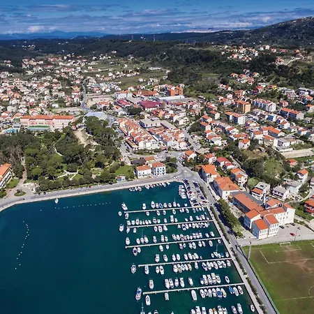 Cozy In Rab With Wifi Vakantiehuis