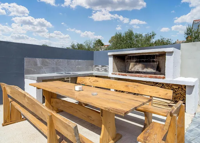 Cozy In Rab With Wifi Lopar