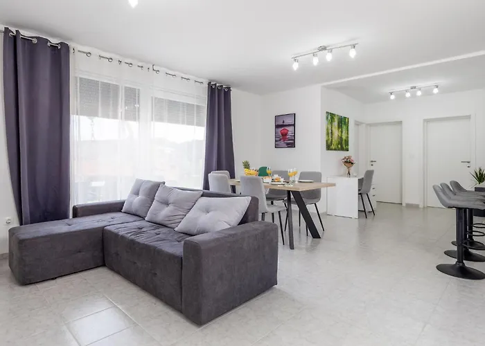 Cozy In Rab With Wifi Lopar