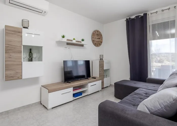 Cozy In Rab With Wifi