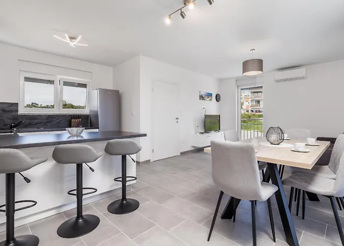 Cozy In Rab With Wifi Nyaraló