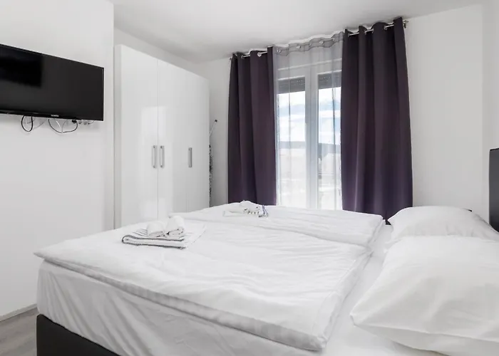 Cozy In Rab With Wifi Hébergement de vacances Lopar